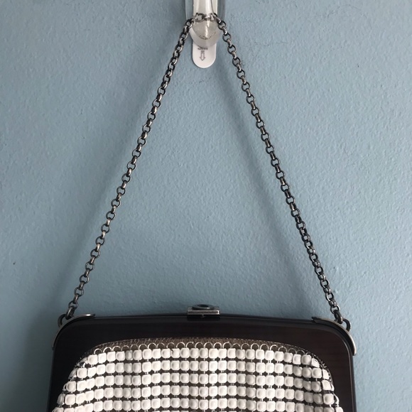 Oroton beautiful vintage white mesh beaded handbag with chain link strap - Picture 3 of 12